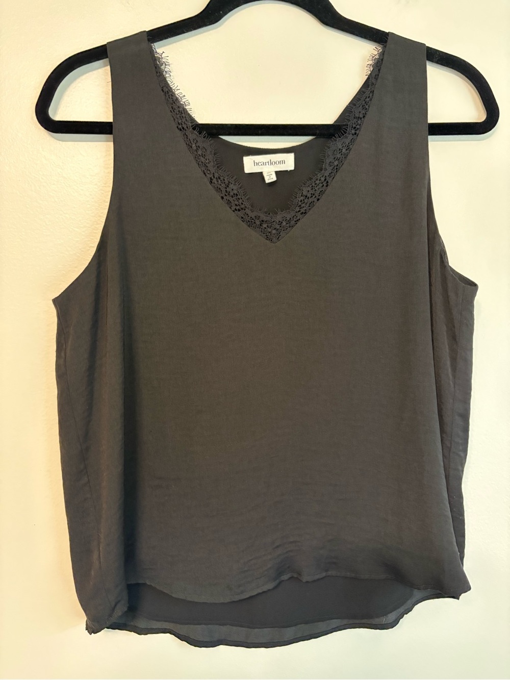 heartloom Lace-Trim V-Neck Cropped Sleeveless Top Black Sz M chic m minimalist